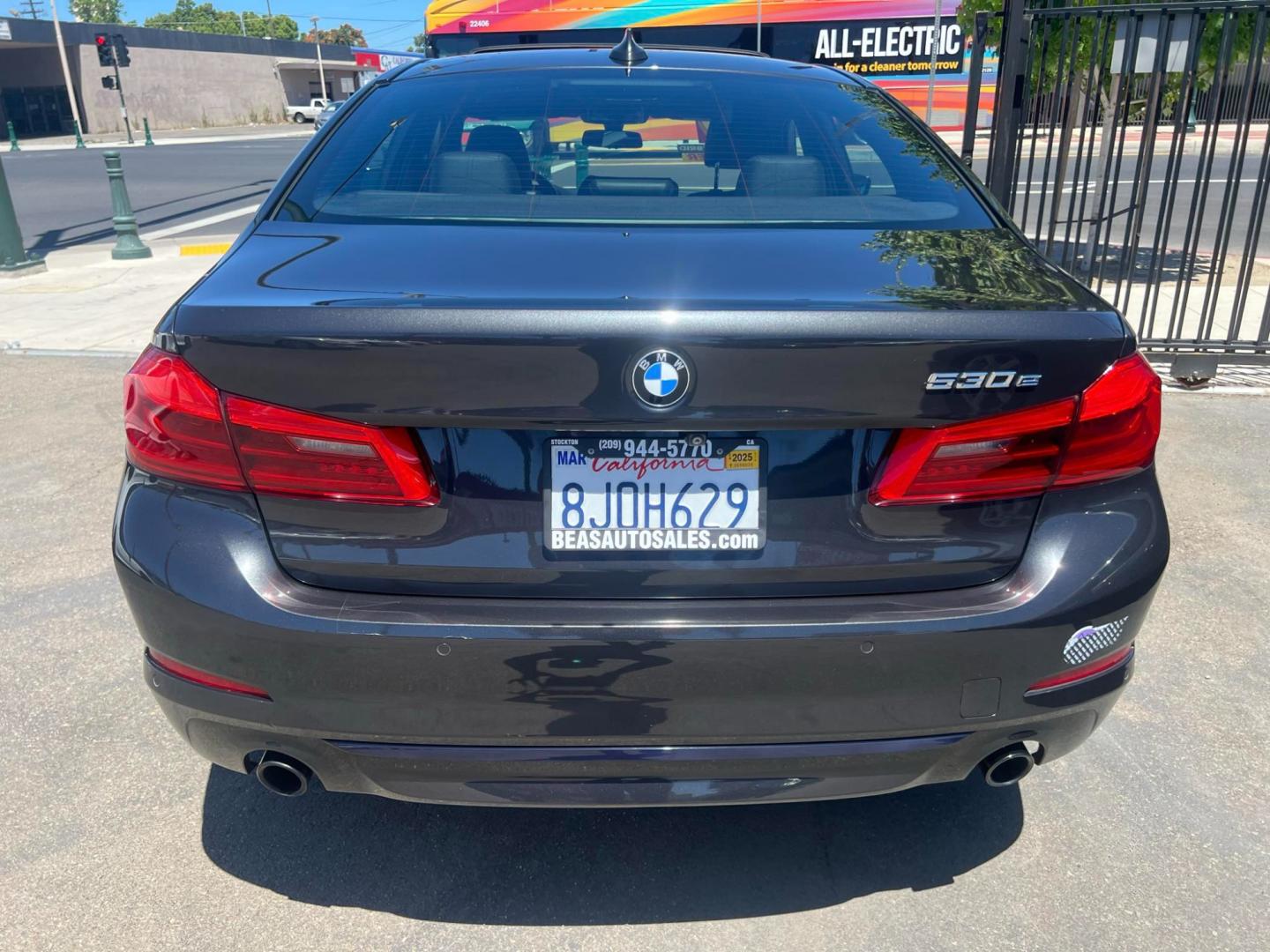 2019 DARK GRAY /BLACK BMW 5-Series (WBAJA9C5XKB) , located at 744 E Miner Ave, Stockton, CA, 95202, (209) 944-5770, 37.956863, -121.282082 - Photo#11
